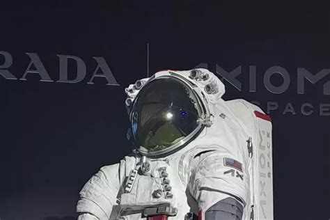 nuovo direttore creativo prada|Prada realizza la tuta spaziale Axiom. Lorenzo Serafini è il nuovo .